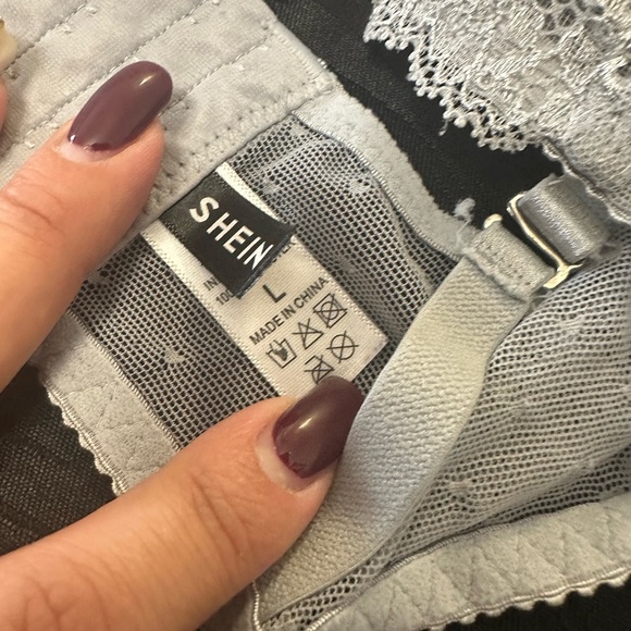 Elegant Lace Bralette in Gray - Picture 6 of 6